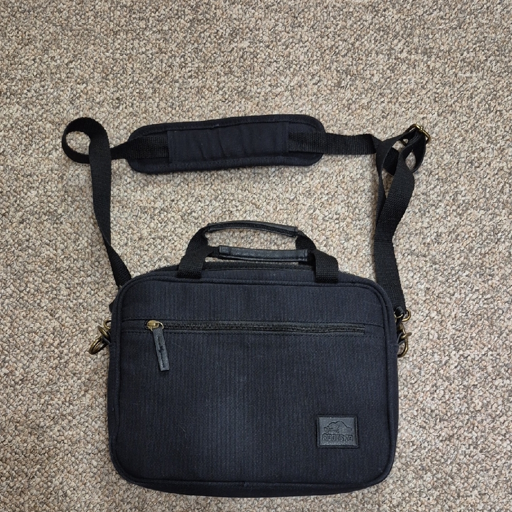 Roots 73 Black Small Laptop Or Tablet Bag Unisex EUC